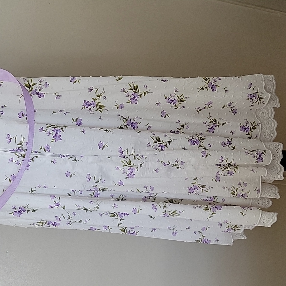 Dainty Floral Dress - Picture 7 of 7